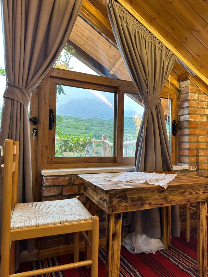 Отель Alpeta Agrotourism & Winery - Roshnik , Берат Экстерьер фото